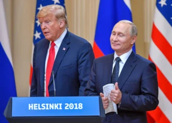 El presidente Donald Trump y el presidente ruso Vladimir Putin asisten a una conferencia de prensa conjunta. Foto: Archivo