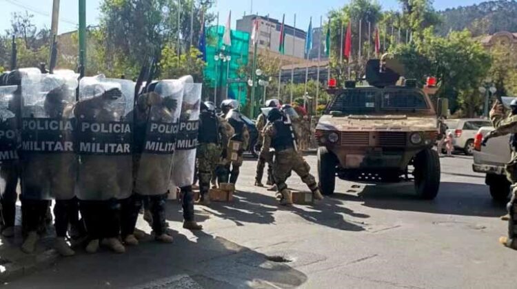 La toma militar de la plaza Murillo, del miércoles 26 de junio. Foto: RRSS