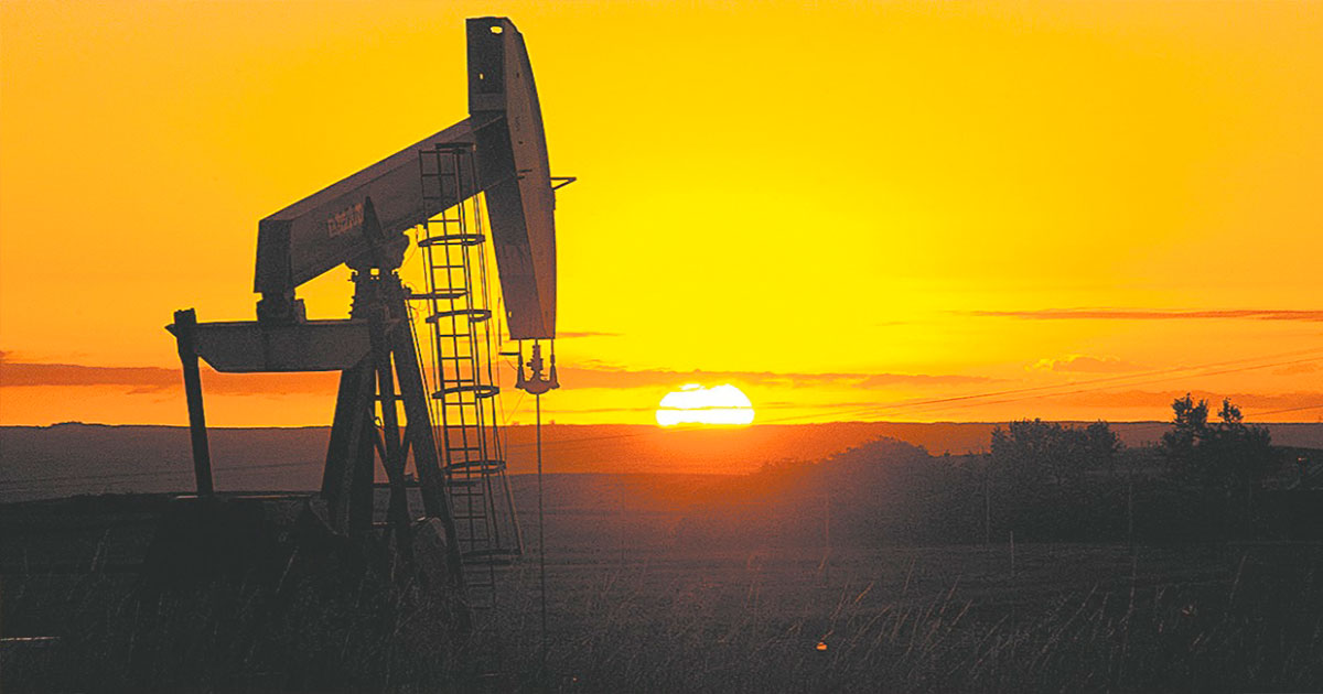 Precios del petróleo caen casi 6% luego que Trump presentara plan de paz