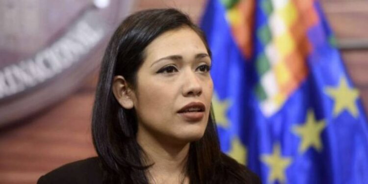 La expresidenta del Senado, Adriana Salvatierra