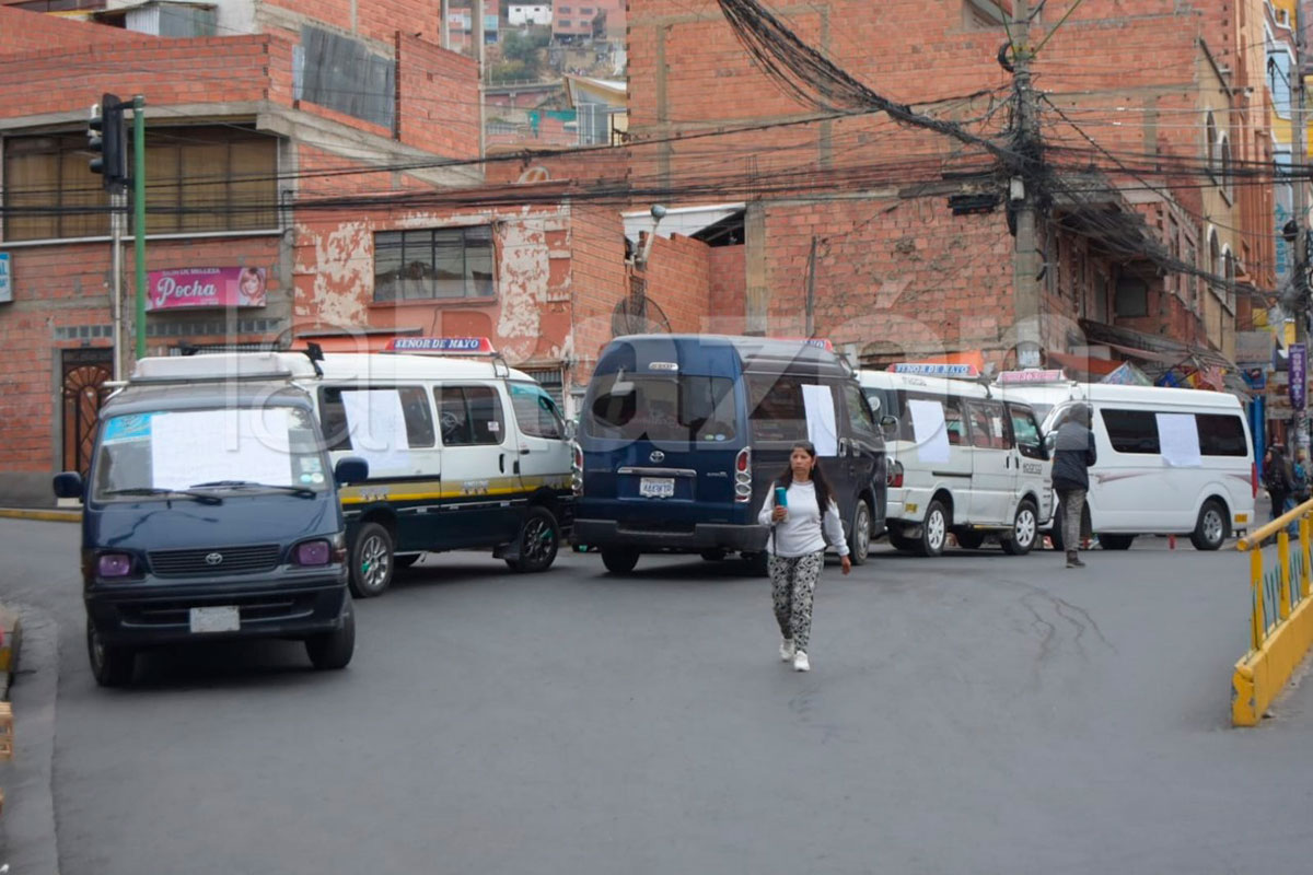 YPFB tilda de irresponsable el paro de choferes y defiende pagos