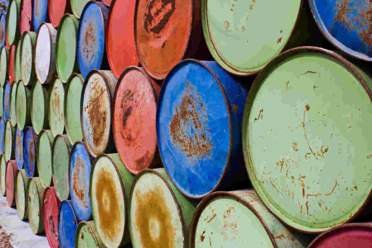 Los inversionistas todavía esperan señales concretas de la recuperación del consumo de petróleo. Foto: Freepik.