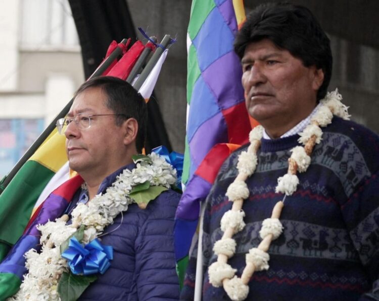 El mandatario Luis Arce y el expresidente Evo Morales, en un acto oficial.