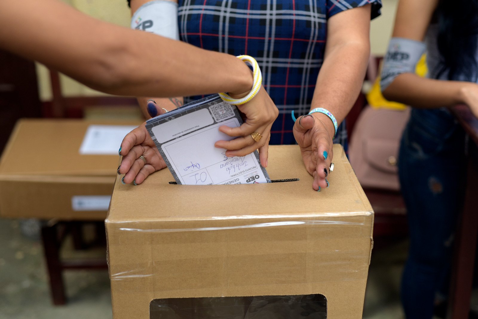 Arranca la jornada de votación en tres municipios de Santa Cruz