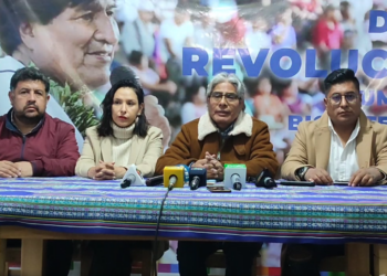 El equipo jurídico del MAS evista, encabezada por el abogado Wilfredo Chávez.