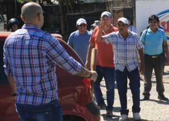 Vecinos y micreros se enfrentaron ayer