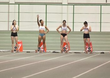 Una prueba anterior de atletismo en la pista Indoor en Cochababamba.