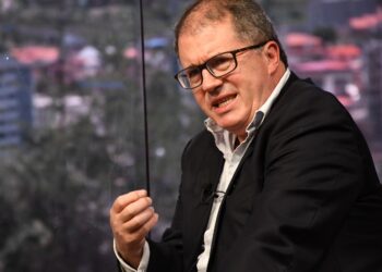 Diputado Miguel Roca en entrevista en Piedra, papel y tinta