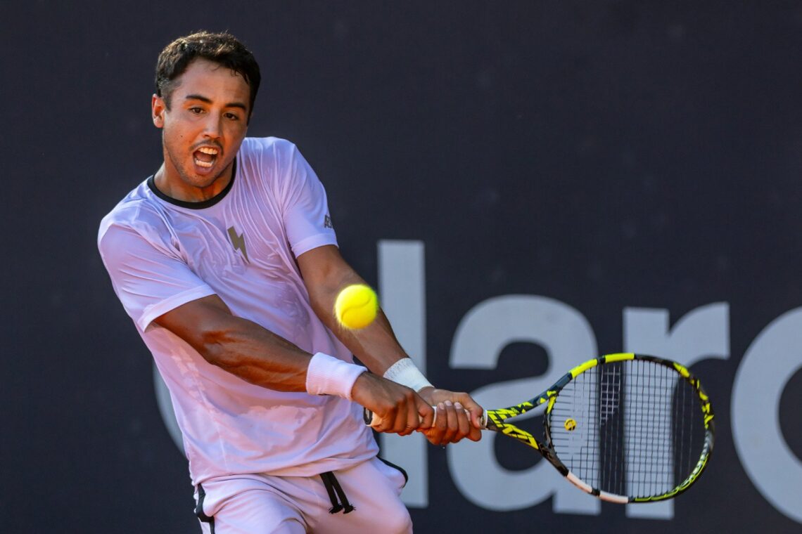 El tenista Hugo Dellien en pleno partido antes de su lesión