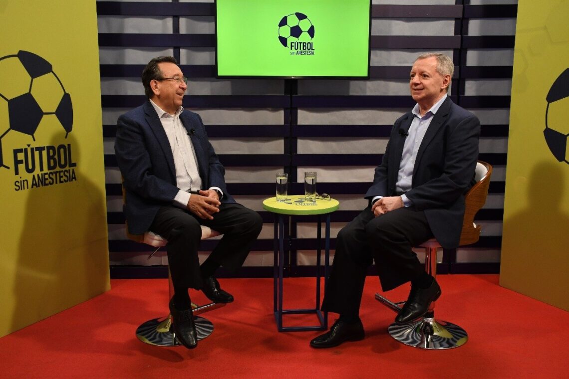 Toto Arévalo y José Alberto Gonzales en los estudios de La Razón en Auquisamaña.