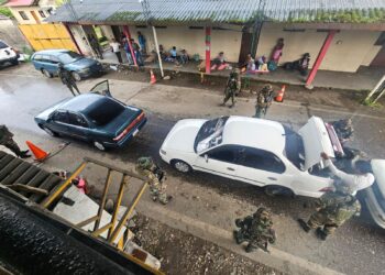 Efectivos de Umopar realizan controles en Villa Tunari.