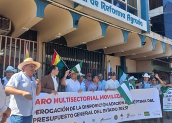 Instituciones marchan contra la disposición confiscatoria.