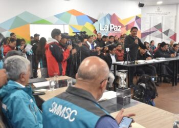 Reunión entre la Alcaldía, los transportistas y vecinos.