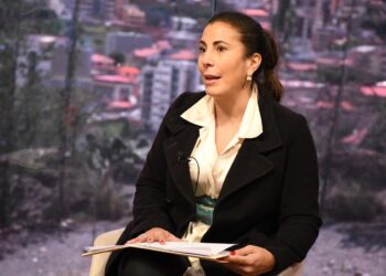 La concejala de La Paz Roxana Pérez del Castillo cuestiona estudio de tarifas y pide cumbre de transporte. Foto: Oswaldo Aguirre.