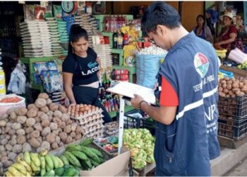 La Defensoría del Pueblo realiza sondeo de precios de los productos de la canasta familiar.