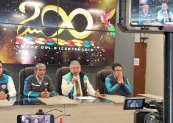 Reunión entre la Alcaldía de La Paz y empresarios que prestan servicios con maquinaria pesada.