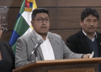 La presidencia de la Cámara de Diputados en conferencia de prensa.