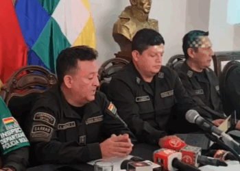 El comandante departamental de Tarija, Ángel Morales, en conferencia de prensa.