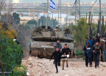 El ejército israelí inició la evacuación de refugiados