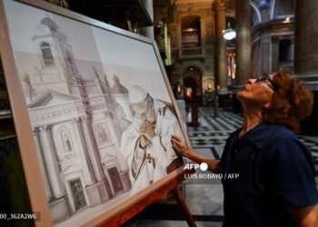 Los fieles argentinos rezan por el Papa
