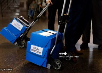 Los abogados llevaron los expedientes del caso