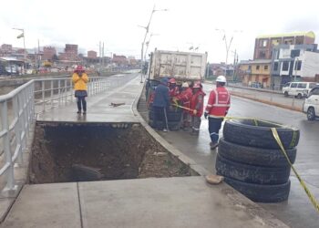 Sifonamiento en la avenida Costanea de El Alto.
