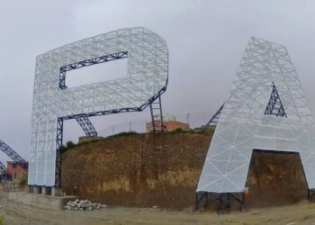 La Alcaldía realizó el colocado de un letrero en un lugar propenso a deslizamientos.