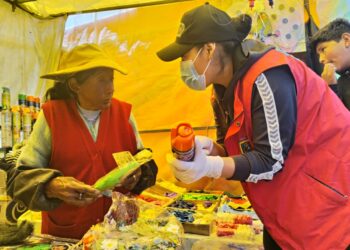 Operativos en centros de abasto de El Alto.
