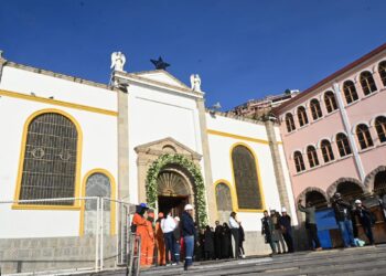 El presidente Luis Arce visitó el Santuario de la Virgen del Socavón.