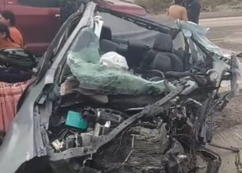 El vehículo en que iban las víctimas. Foto: RRSS.