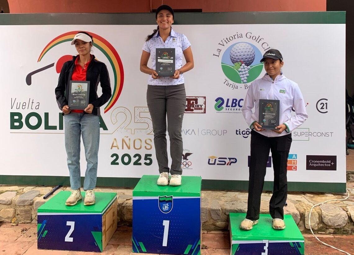 Las deportistas premiadas en el certamen de golf.