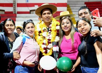 Andrónico Rodríguez, en el Mercado Campesino de Tarija, el sábado.