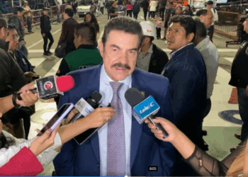 El alcalde de Cochabamba, Manfred Reyes Villas, es entrevistado por la prensa.
Foto: Archivo
