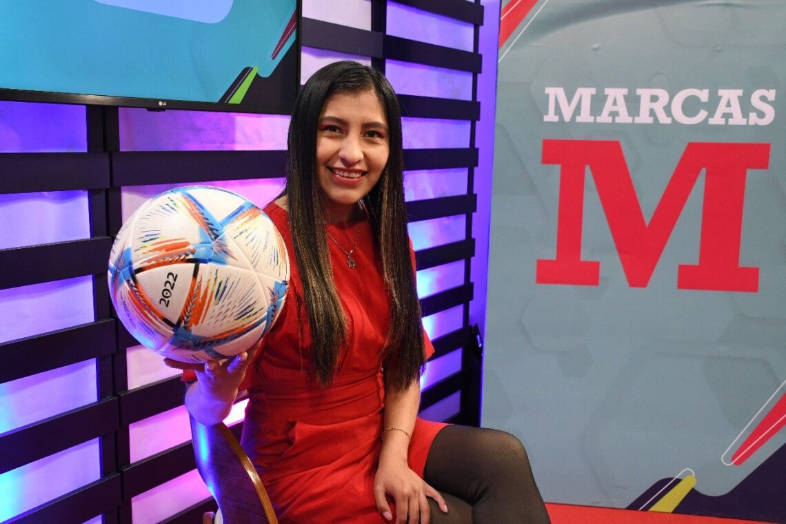 La periodista Miriam Flori en el set televisivo de La Razón, en Aquisamaña previo al programa deportivo de Marcas.