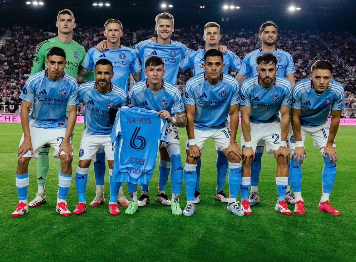 La formación del New York City en su estreno oficial este 2025.