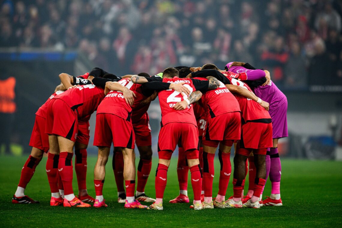 El plantel del Bayer Leverkusen antes de afrontar los octavos.