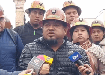 El representante de Fedecomin en conferencia de prensa.