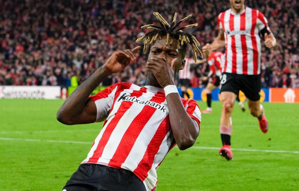 Nico Williams celebra uno de los dos goles que marcó.