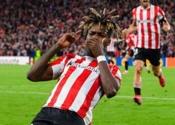 Nico Williams celebra uno de los dos goles que marcó.