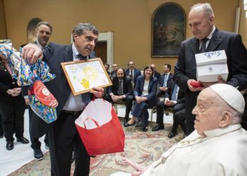 Francisco recibió algunos presentes de los médicos