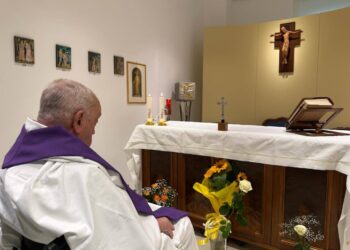 El Papa sigue hospitalizado
