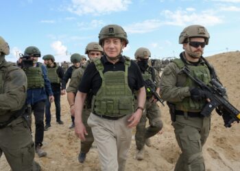Netanyahu visitó a sus tropas en el Norte de Gaza