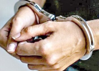 El hombre está en celdas policiales