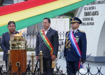 El presidente Luis Arce encabezó los homenajes a Eduardo Abaroa, en La Paz.
