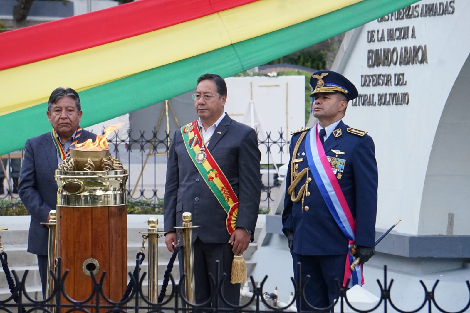 El presidente Luis Arce encabezó los homenajes a Eduardo Abaroa, en La Paz.