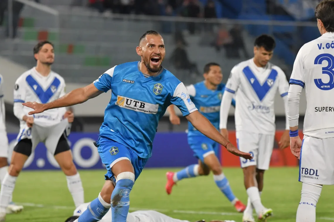 Barbosa, caudillo de Aurora, grita el primer gol de San Antonio a todo pulmón. (APG)