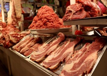 Venta de carne en un mercado. Foto: Archivo
