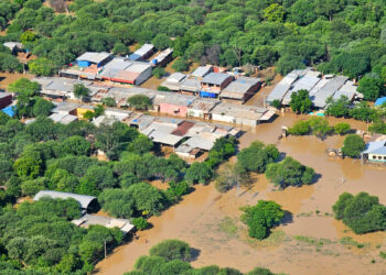 El río Pilcomayo se desbordó a causa de las lluvias. Foto: Facebook Lucho Arce.