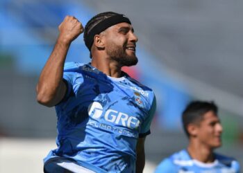 Acosta celebra uno de sus goles