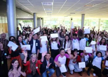 Los jóvenes beneficiados con el programa ConexiónLab. FOTO: ONG Conexión